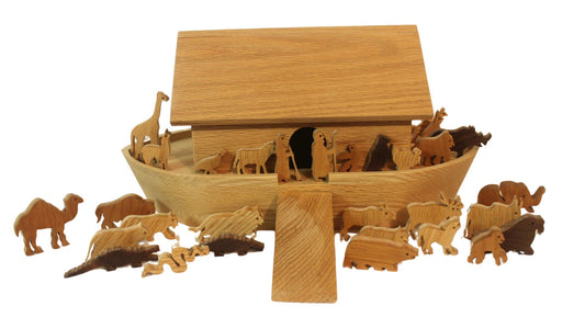 Noah's ark with 20 pairs of animals and a removable roof to store animals inside