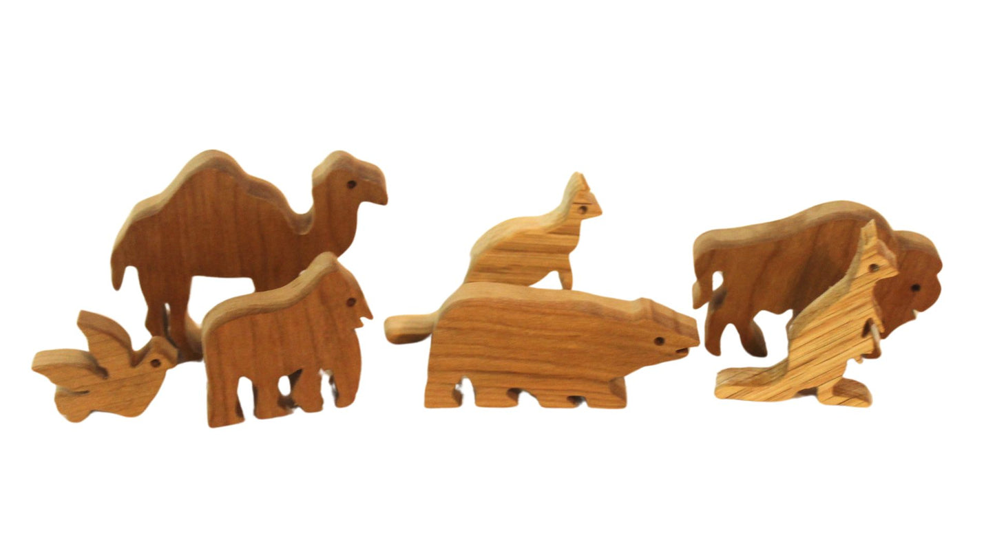 Noah's ark with 20 pairs of animals and a removable roof to store animals inside