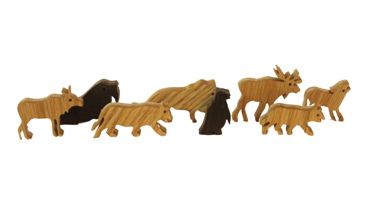 Noah's ark with 20 pairs of animals and a removable roof to store animals inside